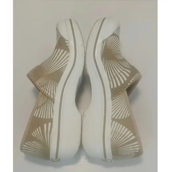 Tan Vegan Dansko Clog sz 38 - Picture 5 of 8